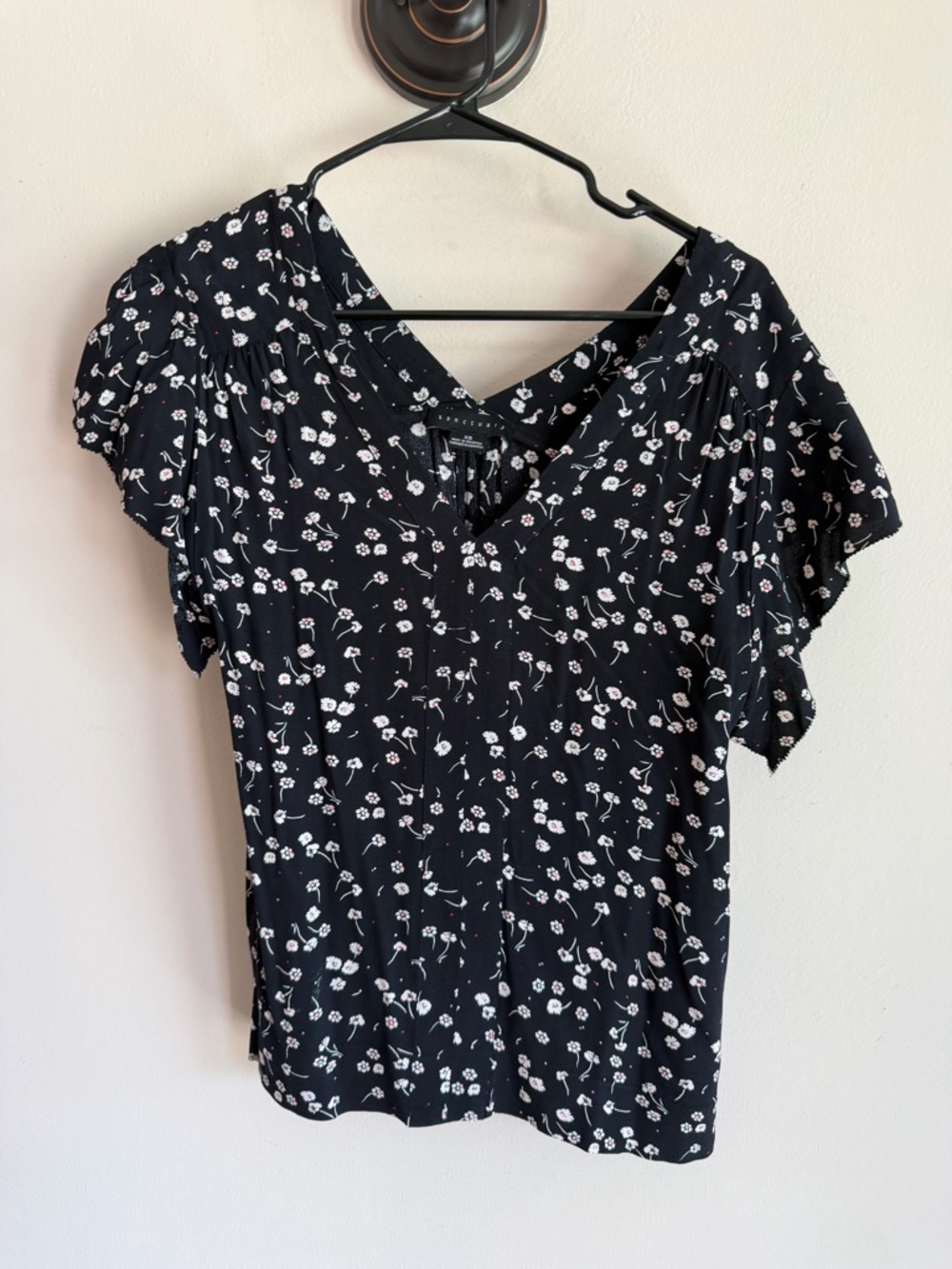 Sanctuary Black Floral V-Neck Flutter Sleeve Blouse XS‎ Ditsy Print Top